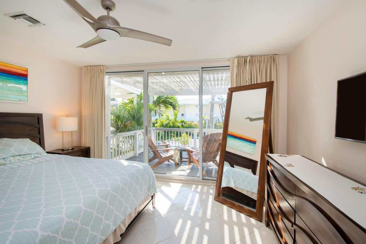 Beach Living At Island Pine Villas Blaw George Town Exteriör bild