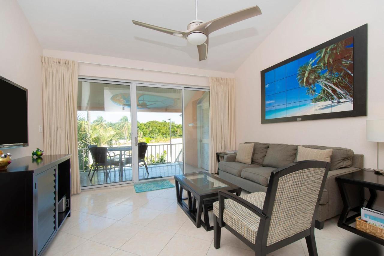 Beach Living At Island Pine Villas Blaw George Town Exteriör bild