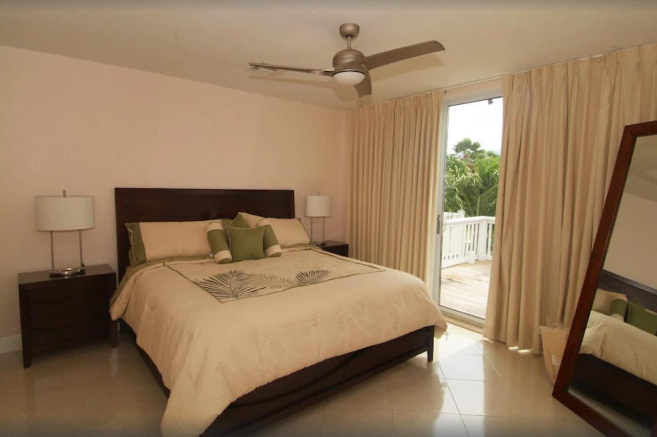 Beach Living At Island Pine Villas Blaw George Town Exteriör bild