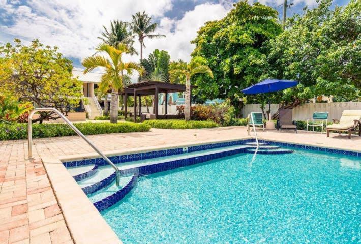 Beach Living At Island Pine Villas Blaw George Town Exteriör bild